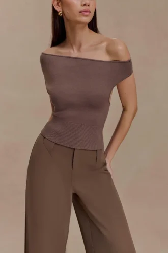Top in maglia con spalle scoperte Carley – Marrone cacao Top in maglia con spalle scoperte Carley – Marrone cacao