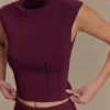 Top in maglia fasciata a collo alto Romaine – Vino Top in maglia fasciata a collo alto Romaine – Vino