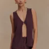 Top in maglia Malani con dettagli metallici – Cioccolato
