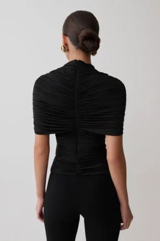 Top Linh Slinky con collo alto e arricciature – Nero