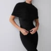 Top Linh Slinky con collo alto e arricciature – Nero