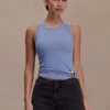 Top senza maniche a coste Lola con dettagli metallici – Blu fiordaliso Top senza maniche a coste Lola con dettagli metallici – Blu fiordaliso