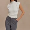 Top senza maniche con collo alto Ellia – Bianco Top senza maniche con collo alto Ellia – Bianco