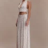 Top senza maniche con scollo all’americana plissettato Amaris – Stampa floreale a piccoli motivi Top senza maniche con scollo all’americana plissettato Amaris – Stampa floreale a piccoli motivi