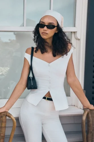 Top senza maniche con spalle scoperte e bottoni Billie – Bianco