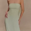 Vestito lungo con sciarpa in chiffon Caira – Salvia Vestito lungo con sciarpa in chiffon Caira – Salvia