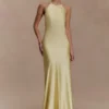 Vestito lungo con scollo all’americana in raso Bella – Giallo limone Vestito lungo con scollo all’americana in raso Bella – Giallo limone