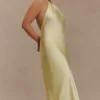 Vestito lungo con scollo all’americana in raso Bella – Giallo limone Vestito lungo con scollo all’americana in raso Bella – Giallo limone