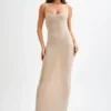 Vestito lungo Jasmyn Hot Fix con schiena in rete – Nude Vestito lungo Jasmyn Hot Fix con schiena in rete – Nude