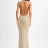 Vestito lungo Jasmyn Hot Fix con schiena in rete – Nude Vestito lungo Jasmyn Hot Fix con schiena in rete – Nude