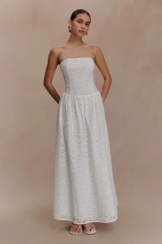 vestito lungo senza spalline maureen in broderie bianco 1 330x495 - Vestito lungo senza spalline Maureen in broderie - Bianco
